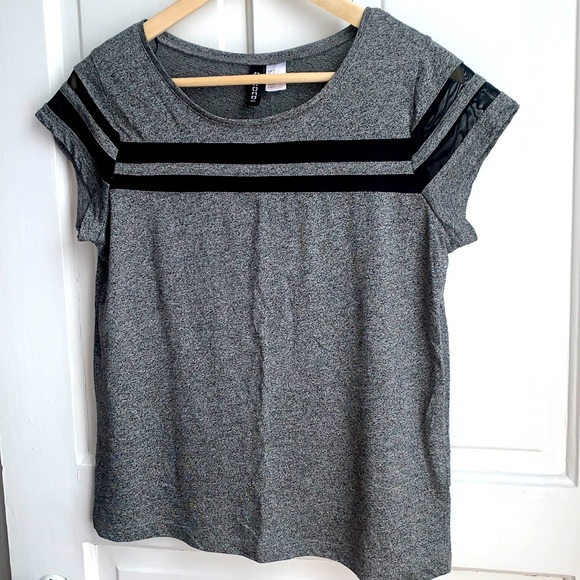 H&M short sleeved tee with black mesh stripes - Picture 1 of 6